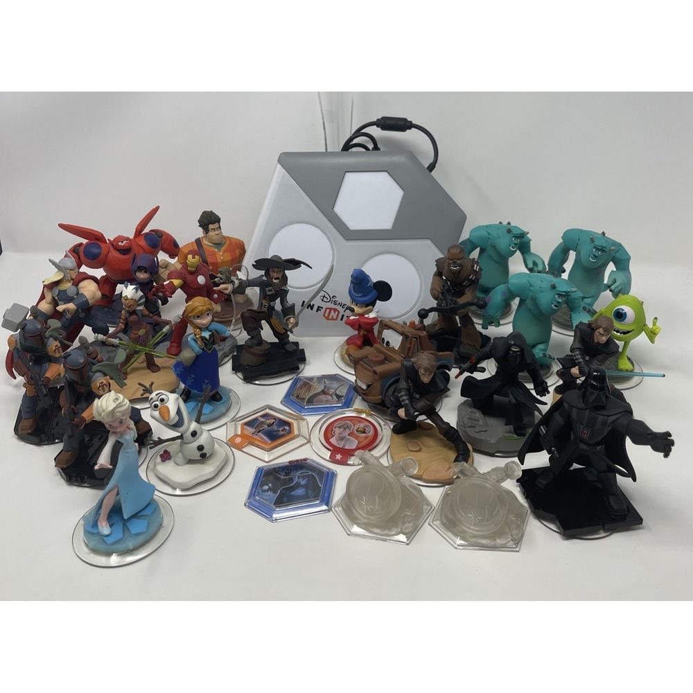 Big Lot 32 Disney Infinity Figures Power Disc 1.0 2.0 3.0 W/Xbox One Portal Base
